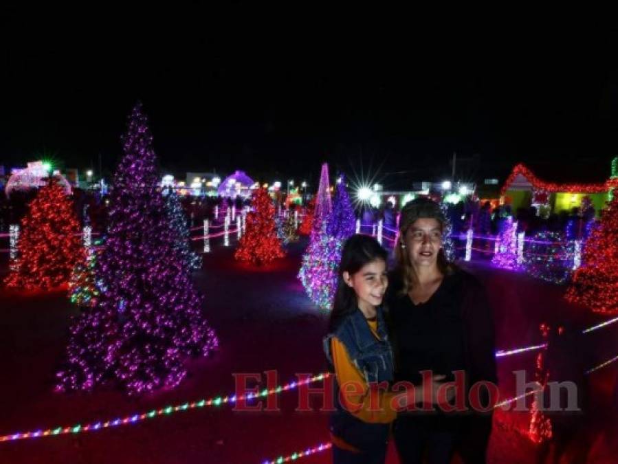 La inauguración de la luminosa Villa Navideña 2019 en 13 fotos