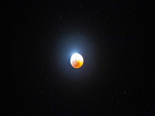 Las impresionantes imágenes que dejó el eclipse lunar