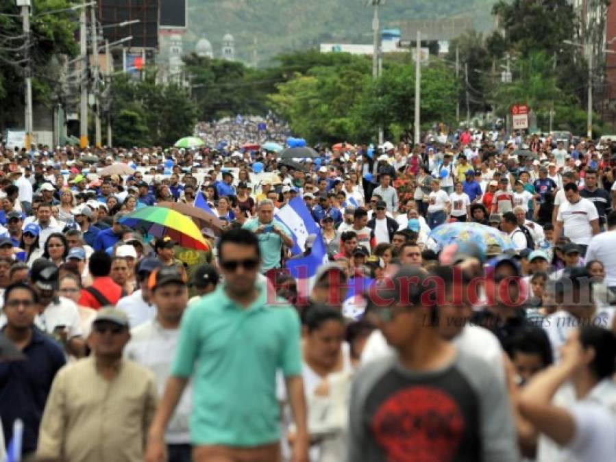 FOTOS: Así fue la nutrida marcha en apoyo a Juan Orlando Hernández