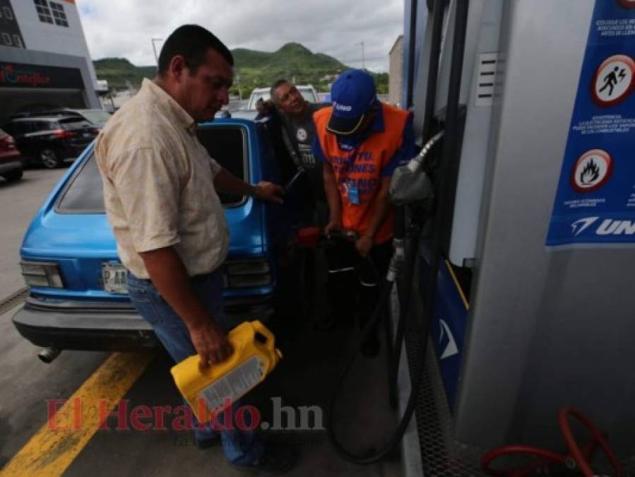 FOTOS: Largas filas en gasolineras ante supuesto desabastecimiento de combustible   