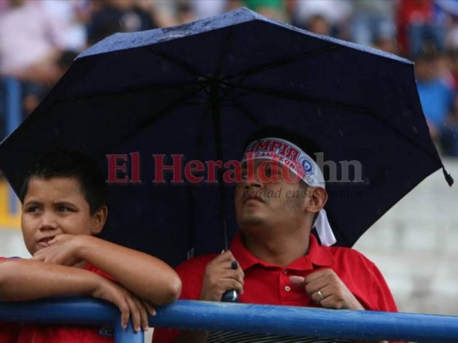 A pesar de la lluvia, ambientazo en Choluteca en la semifinal UPNFM vs Olimpia