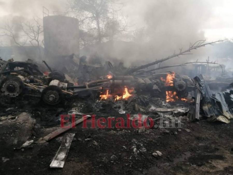 (FOTOS) Carros calcinados, casas dañadas y cenizas: así quedó escena tras accidente en salida al sur de Honduras