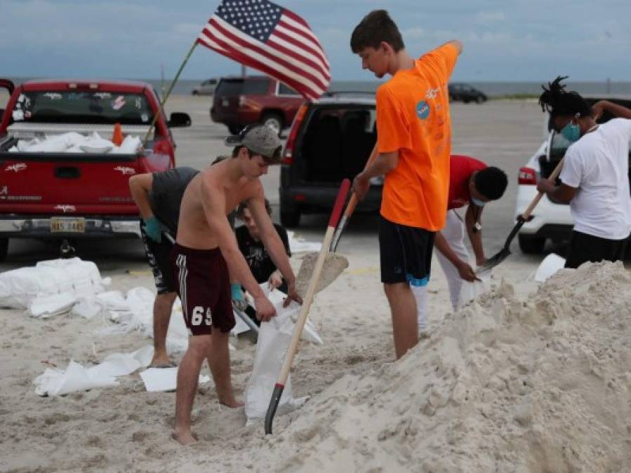 FOTOS: Huracán Sally amenaza EEUU con inundaciones mortales