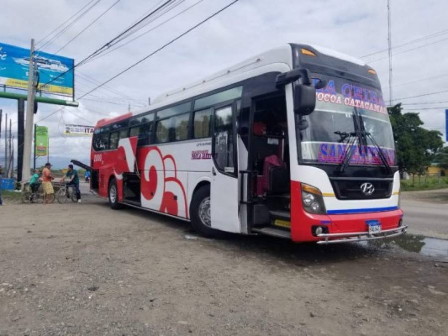 Fotos: Así quedó de tiroteado el bus interurbano atacado por delincuentes en Colón