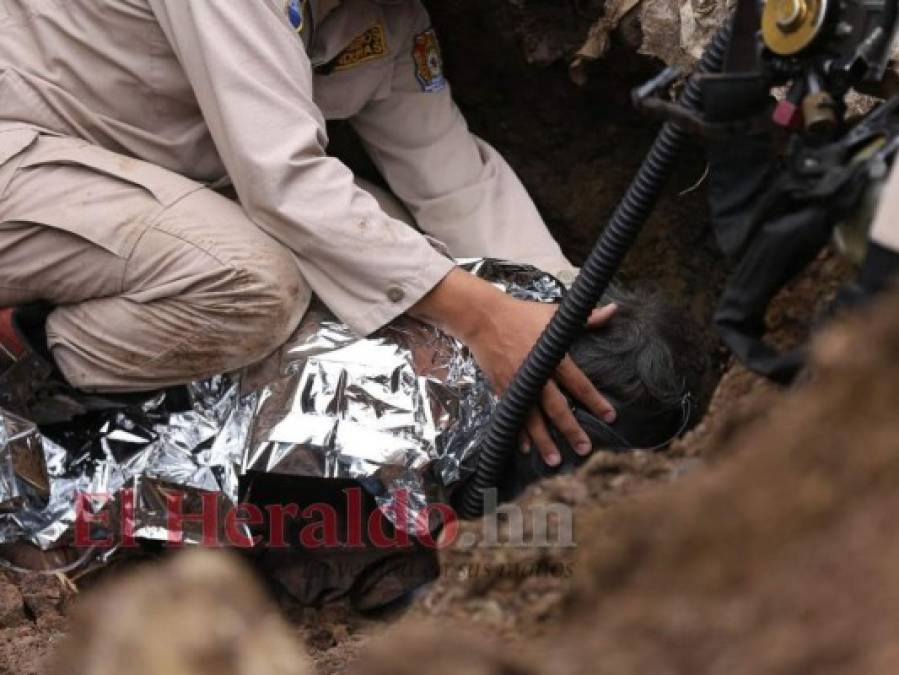 Las dramáticas imágenes del rescate de dos soterrados en Las Acacias