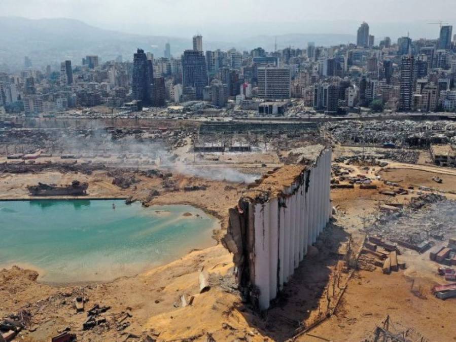 Apocalípticas imágenes un día después de explosión en puerto libanés de Beirut