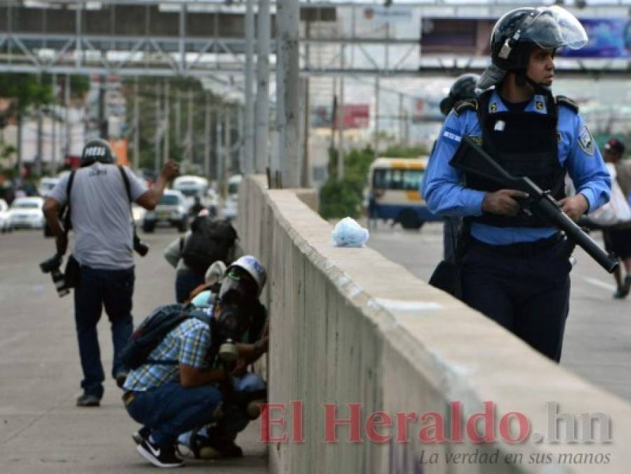 Descontrol y violencia en la UNAH en imágenes; hay estudiantes heridos