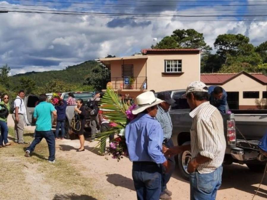 FOTOS: Dolor y resignación en sepelio de pareja atropellada en el anillo periférico