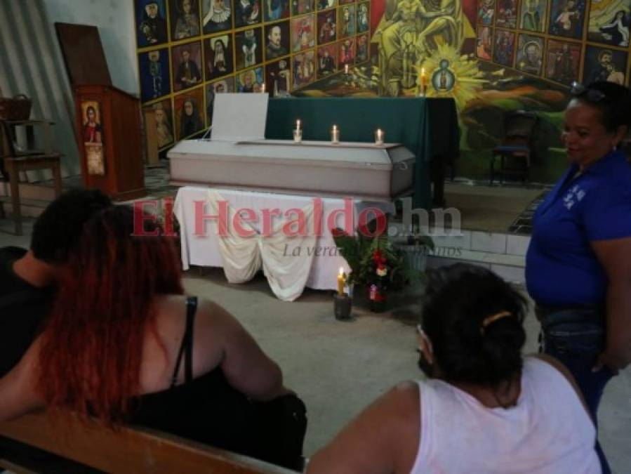 Dolor, llanto y luto en velorio de mujer que murió soterrada en colonia Mary de Flores