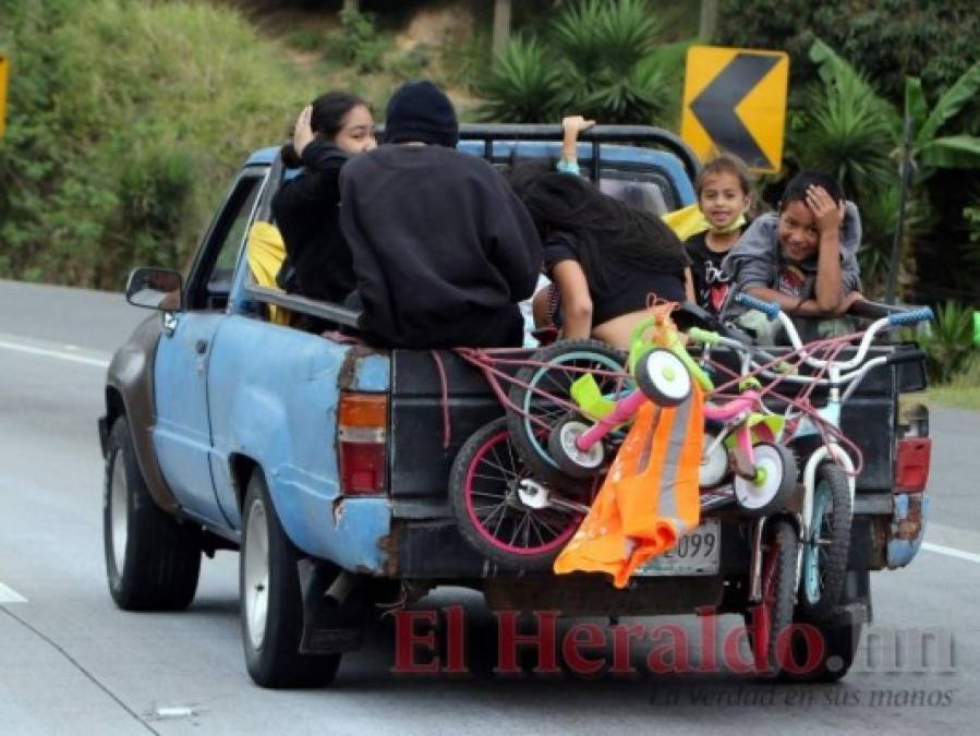 Vacacionistas de vuelta a la realidad tras una semana de diversión