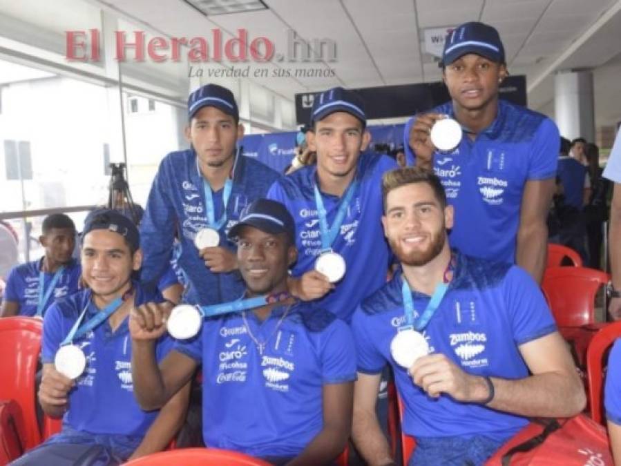 FOTOS: Selección de Honduras regresó bañada de plata a Tegucigalpa