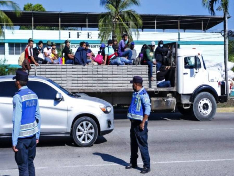 FOTOS: Caravana migrante de hondureños se diluye ante presión policial en Guatemala