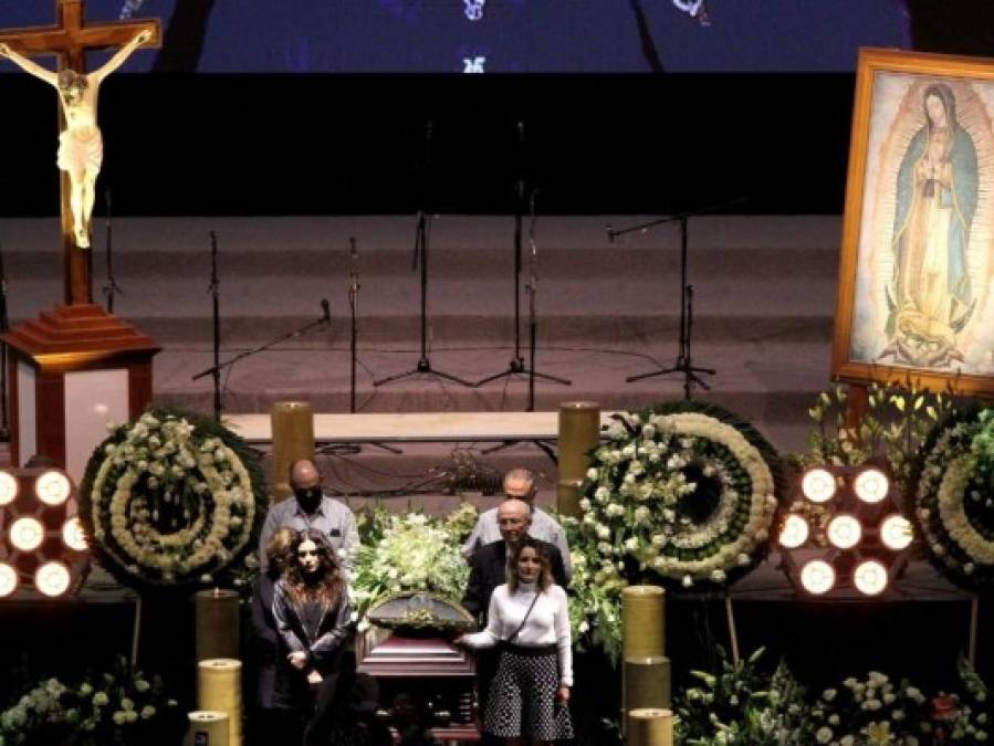 Con lágrimas y serenata al lado de la Virgen de Guadalupe : así despidieron a Vicente Fernández, el ídolo de las rancheras