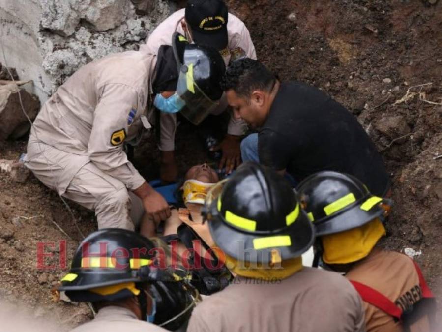 Las dramáticas imágenes del rescate de dos soterrados en Las Acacias