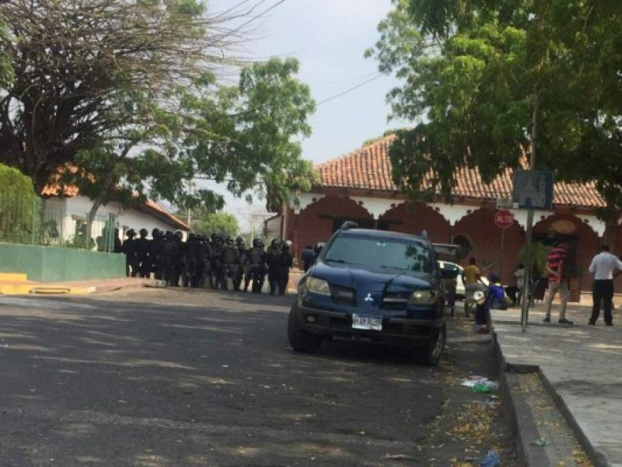 Fotos: Enfrentamiento tras sepelio de menor que murió en una protesta en Choluteca