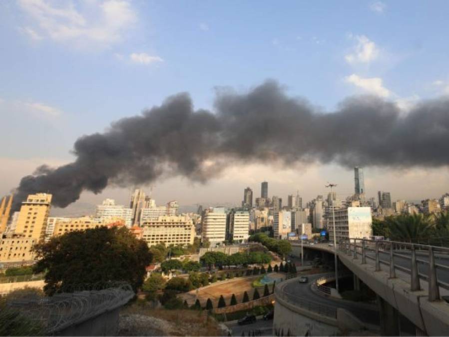 Beirut vive otra vez una pesadilla: estalla un depósito en el puerto (FOTOS)