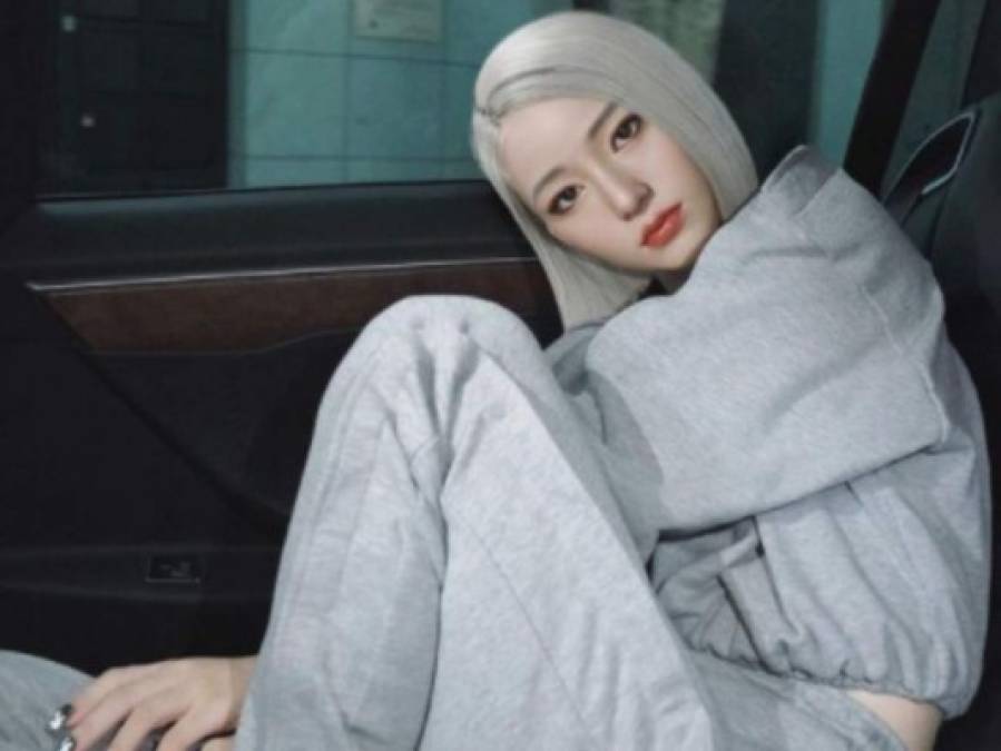 Ella es Ayayi, la bella influencer virtual que parece un humano real en China