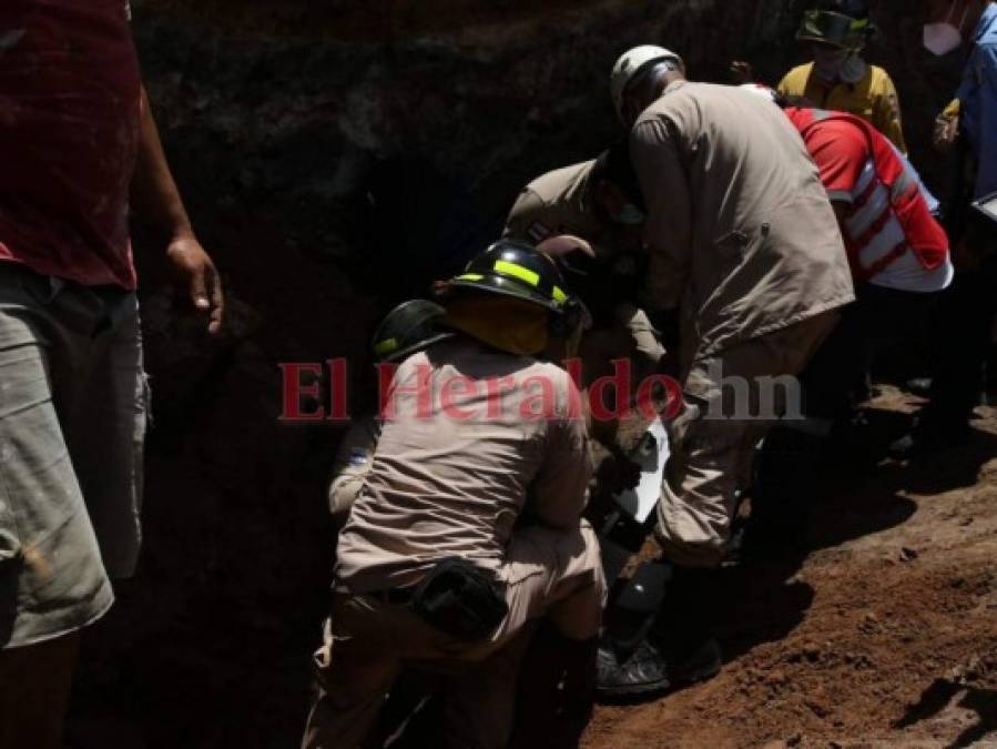 Dramáticas imágenes del rescate de tres hombres soterrados en Sabanagrande (FOTOS)