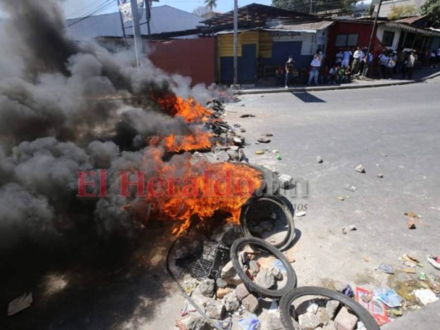 FOTOS: Estallan protestas de conductores golpeados por crisis del Covid-19