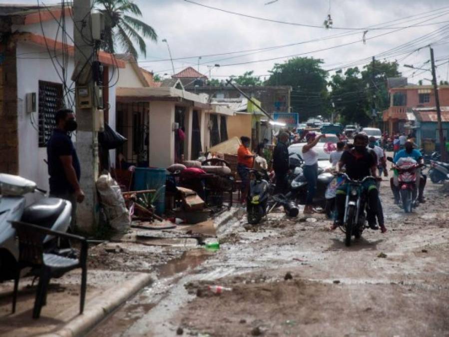 FOTOS: Huracán Isaías gana fuerza en el Caribe rumbo a Florida, epicentro de pandemia