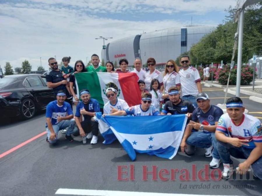 Belleza de hondureñas engalana el ambiente en el Honduras vs. México de la Copa Oro (FOTOS)