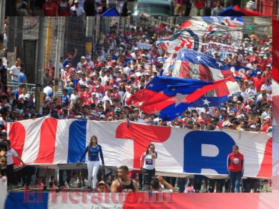 Espectacular llegada de la Ultra Fiel al Estadio Nacional