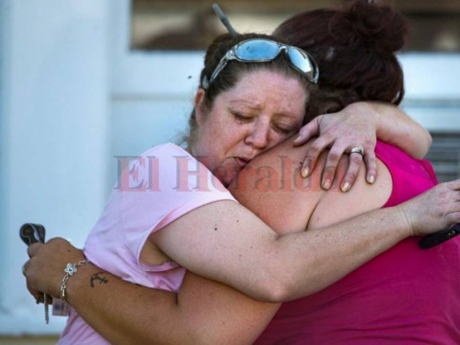 Fotos desde la iglesia en Sutherland Springs donde masacraron a 27 personas