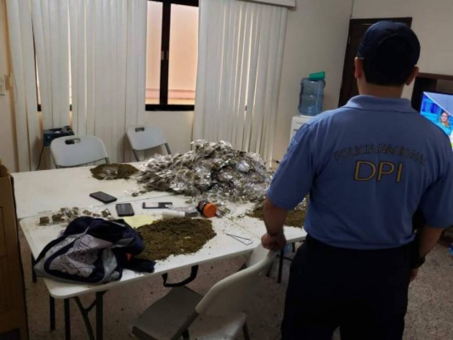 FOTOS: Armas, máquinas y drogas: el narcolaboratorio clandestino hallado en la capital