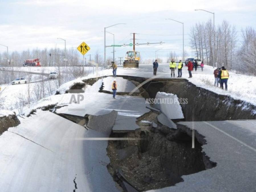 Los destrozos que dejó el potente sismo registrado en Alaska