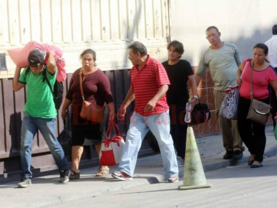 Abarrotadas terminales de autobuses en regreso de personas a la capital