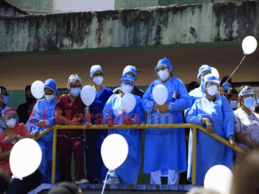 Entre globos, aplausos y caravana despiden al doctor Cándido Mejía (Fotos)