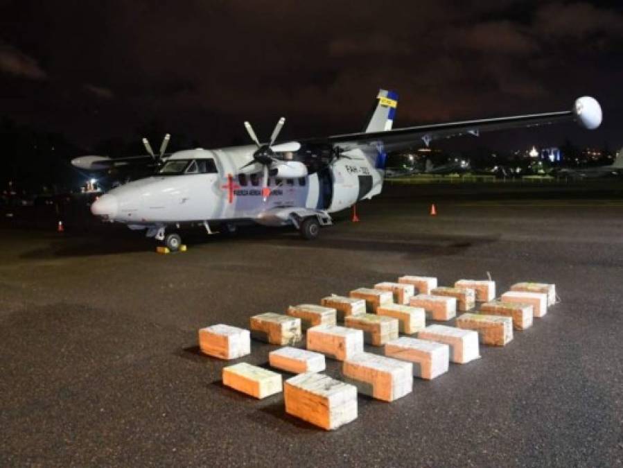 Así fue la llegada de la droga decomisada dentro de avioneta en La Mosquitia (FOTOS)