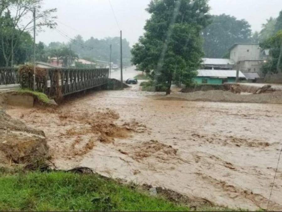 Una muerte y devastación deja la tormenta Iota a su llegada a Honduras (FOTOS)