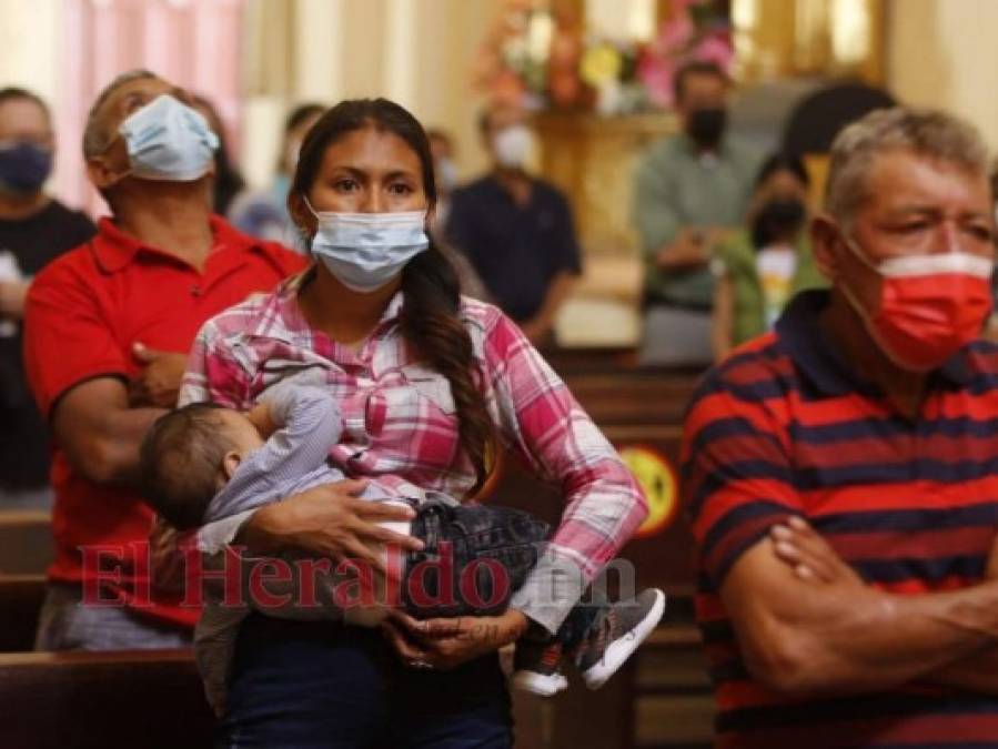 Flores, dulces y pastel: así festejan los capitalinos el Día de las Madres