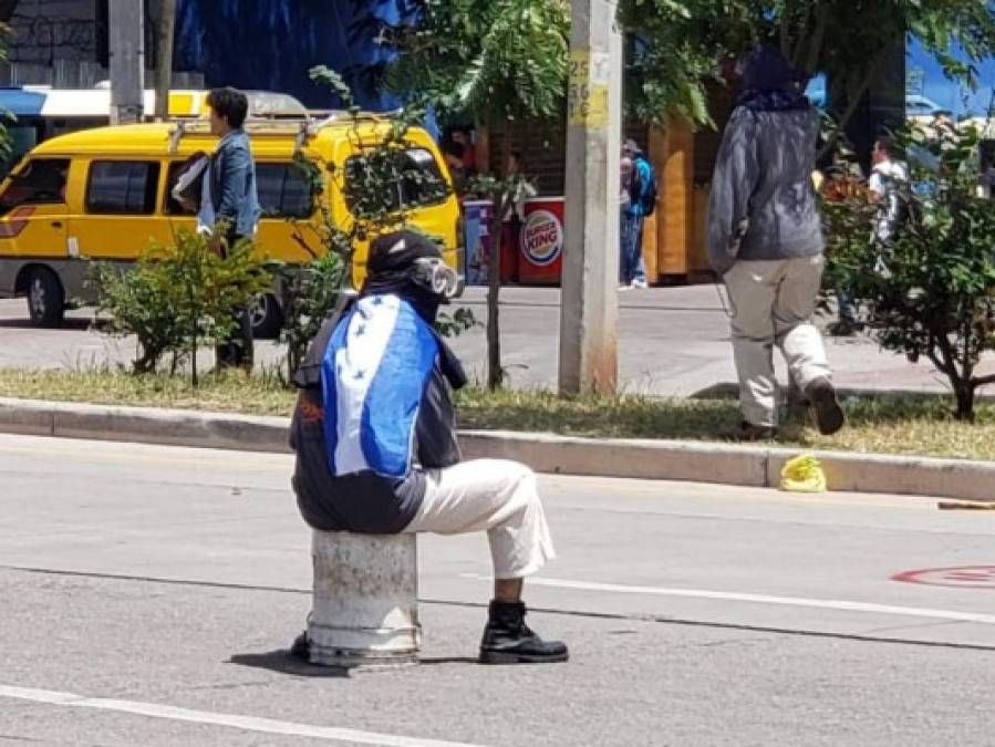 FOTOS: Sin paso en bulevar Suyapa por protestas frente a UNAH