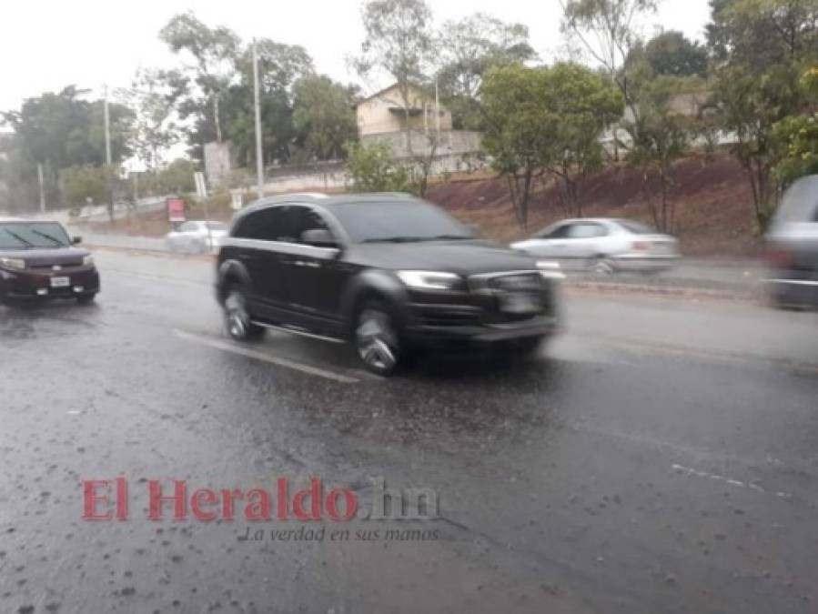 FOTOS: Fuertes lluvias alegran a capitalinos ante prologanda sequía