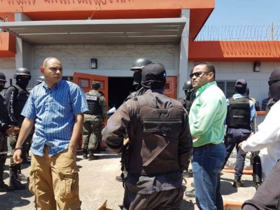 Con perros y pasamontañas, así llegaron agentes a inspeccionar varios centros penitenciarios de Honduras