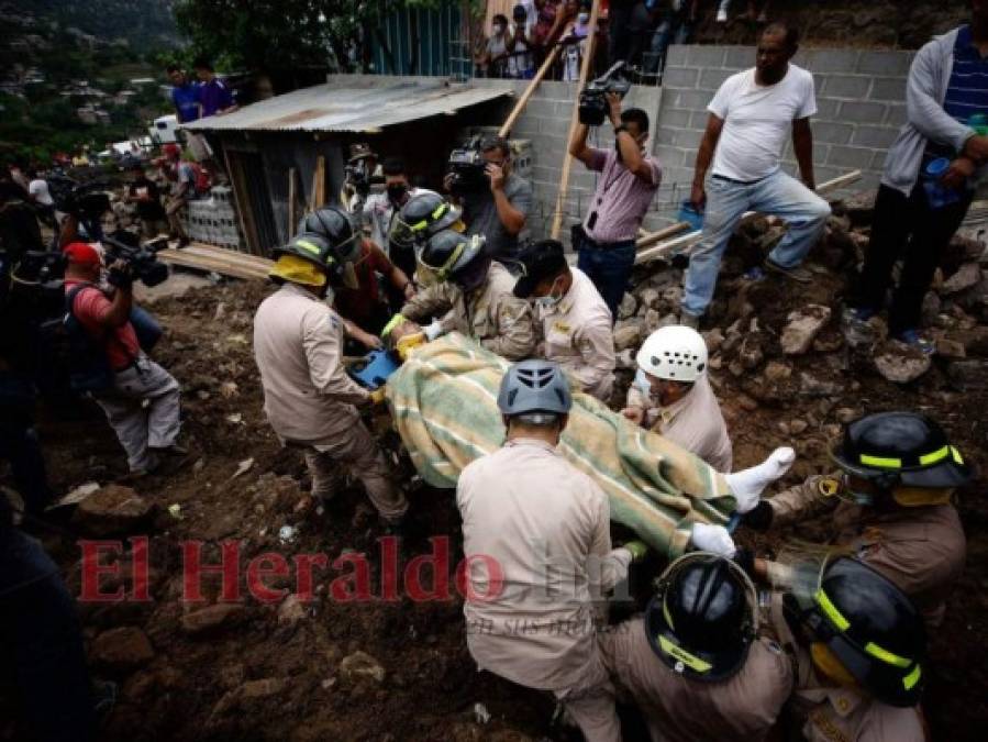 Las dramáticas imágenes del rescate de dos soterrados en Las Acacias