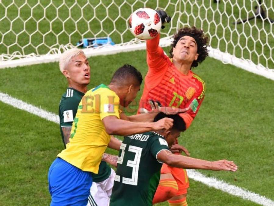 Las atajadas de Memo Ochoa ante Brasil no impidieron que el Tri esté fuera de Rusia 2018