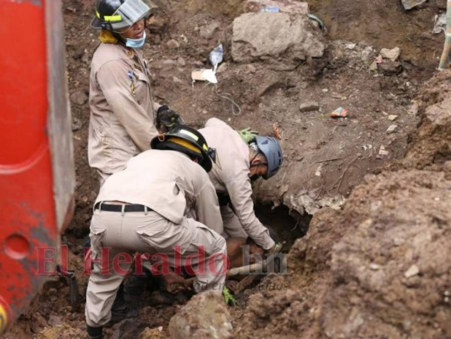 Las dramáticas imágenes del rescate de dos soterrados en Las Acacias