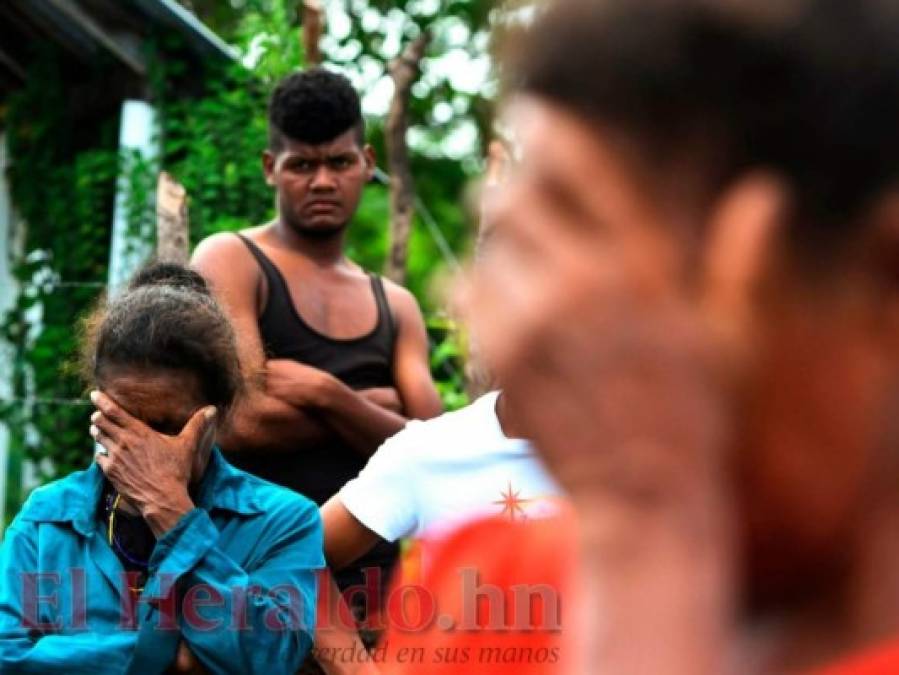 En imágenes, el desgarrador momento en el que familiares despiden a víctimas de naufragio en La Mosquitia