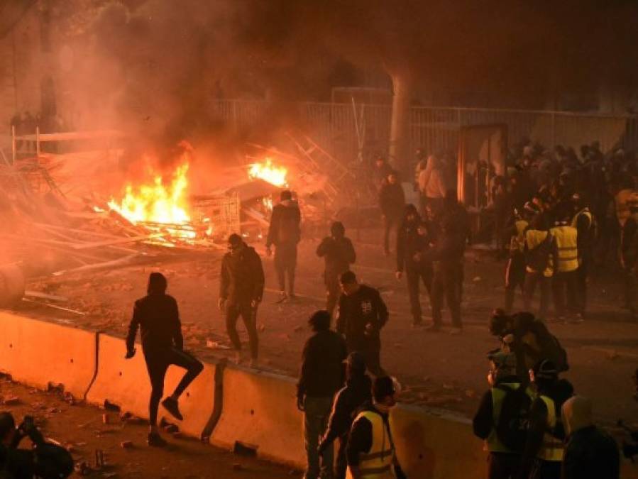 FOTOS: Caos y destrucción en París tras otro día de protestas de los chalecos amarillos
