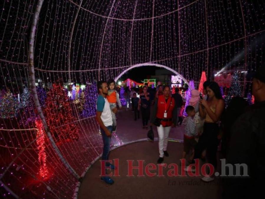 La inauguración de la luminosa Villa Navideña 2019 en 13 fotos