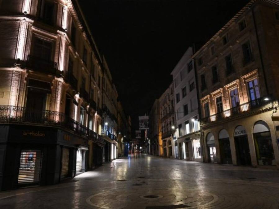 FOTOS: Francia respira con máscaras, cierra comercios y permanece confinada