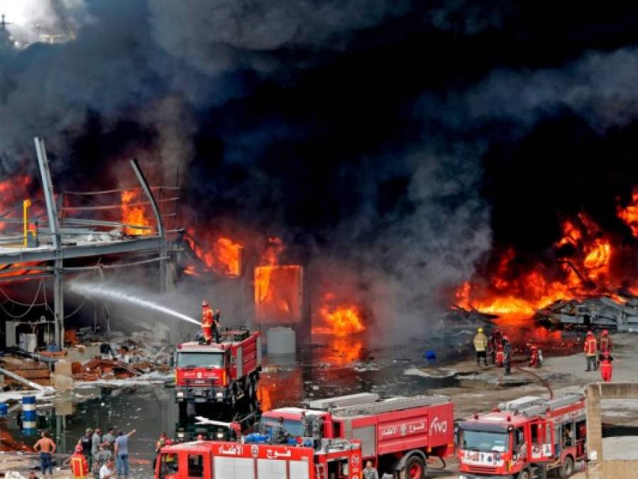 Beirut vive otra vez una pesadilla: estalla un depósito en el puerto (FOTOS)