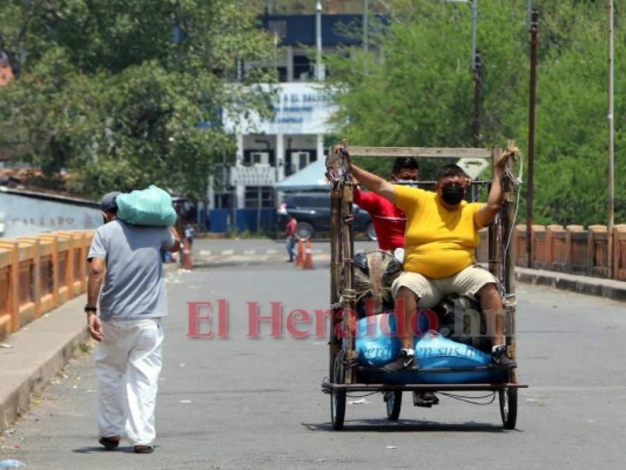 La travesía de hondureños que planean ir a vacunarse a El Salvador (FOTOS)  