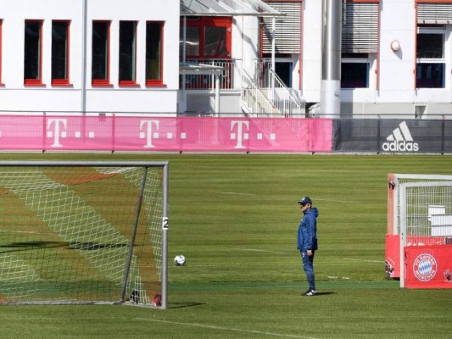 FOTOS: Bayern retoma sus entrenamientos pero manteniendo las distancias
