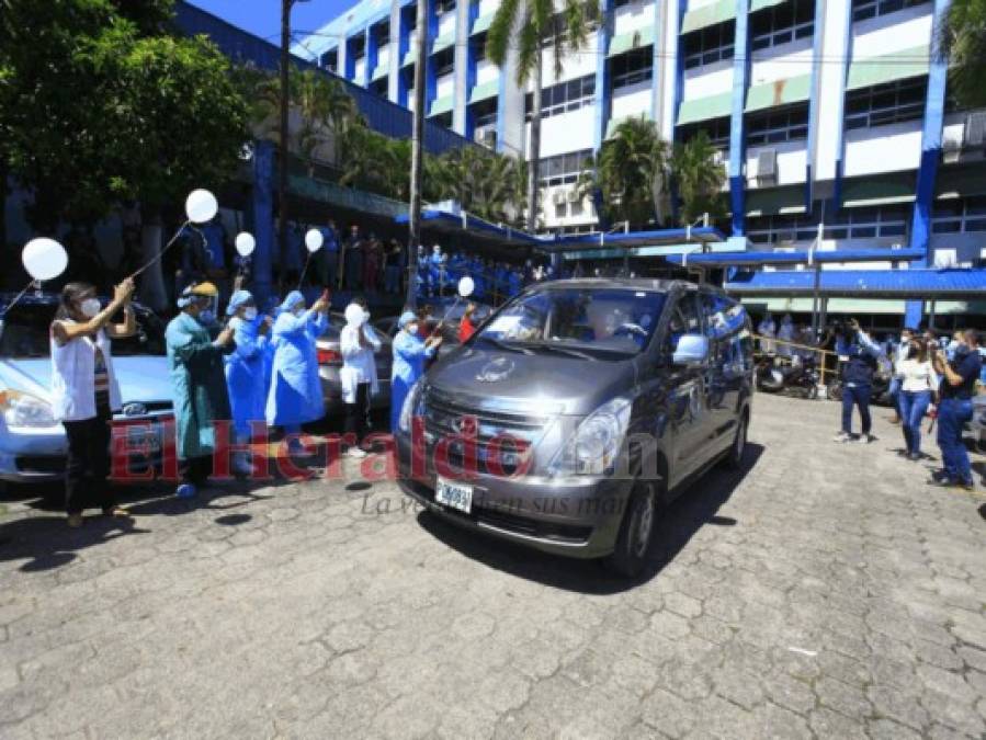 Entre globos, aplausos y caravana despiden al doctor Cándido Mejía (Fotos)