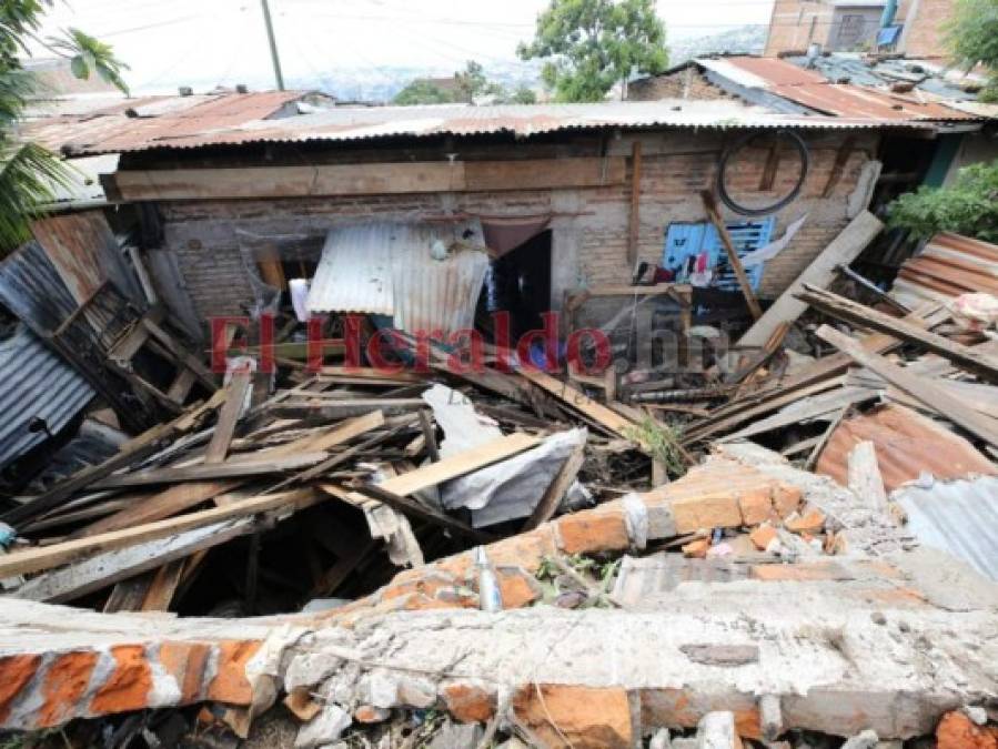 Dolor, llanto y luto en velorio de mujer que murió soterrada en colonia Mary de Flores