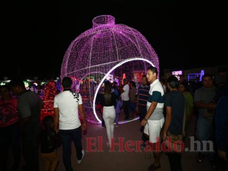 La inauguración de la luminosa Villa Navideña 2019 en 13 fotos